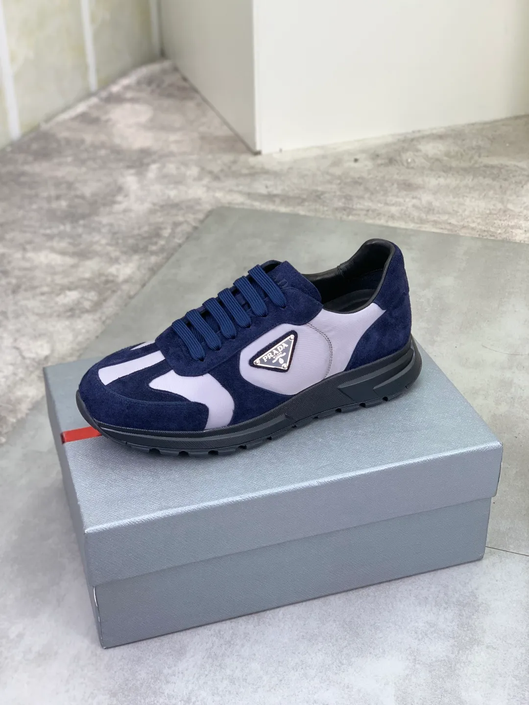 Men's men's shoes💰P580💰【New model】Top quality, new popular models on the official website, which will never go out of style for a century,🆘 The trendy brand (Prada) mainly promotes popular models, avant-garde and versatile fashionable men's shoes, private version molding, cowhide surface splicing 1:1 oil edge processing... fashionable and simple, original imported cowhide interior cowhide feet; the atmosphere and personality are more fashionable, eye-catching and pursuing class. It will subvert old ideas and be a must-have for fashionistas who want to spend time with you! Must keep it! High-end comfort, high-end quality workmanship. Size: 38-44 Various colors available. full package